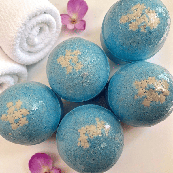 Winter's Breath 7oz Bath Bomb - Image 2