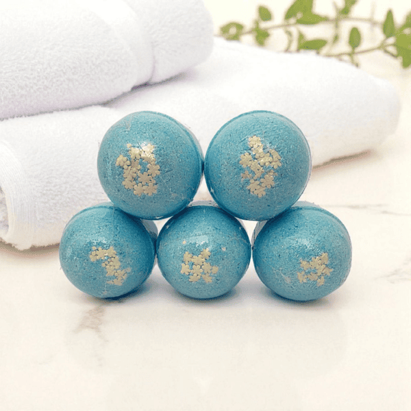 Winter's Breath 7oz Bath Bomb