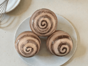 Cinnamon Roll 7oz Bath Bomb